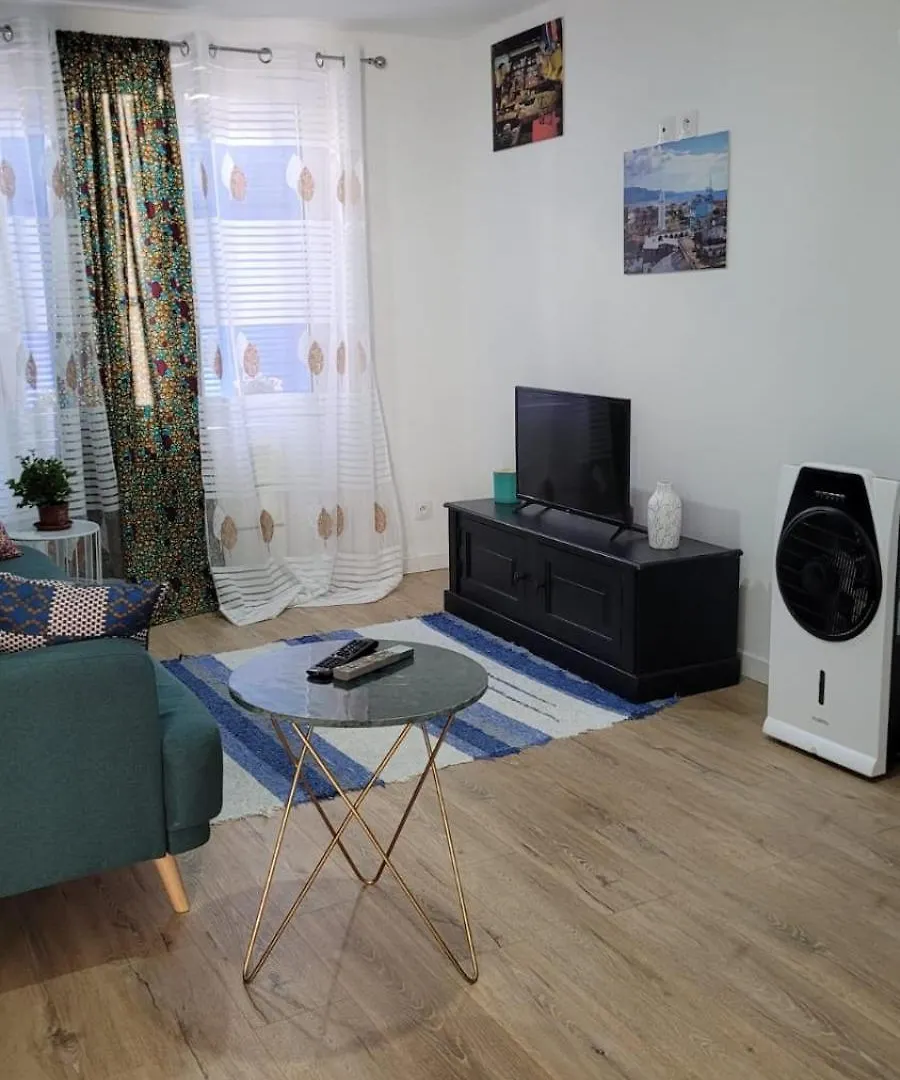 Ferienwohnung Charment T2 Quartier Createurs,Metro Crs Julien. Marseilles Apartment